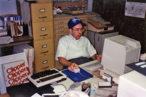 The author, seemingly mezmerized by the black and white screen on his Mac in the spring of 1989, as big changes were happening in journalism.
