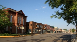 Sandwich's main business district street is Railroad Street, with its stores and hotel facing the tracks. Meanwhile, Main Street in Sandwich runs perpendicular to the tracks and has not been an important retail area since the railroad arrived in the 1850s.