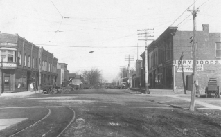 1903 abt N on Main from Wash wires