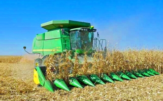 2010 12-row corn combine
